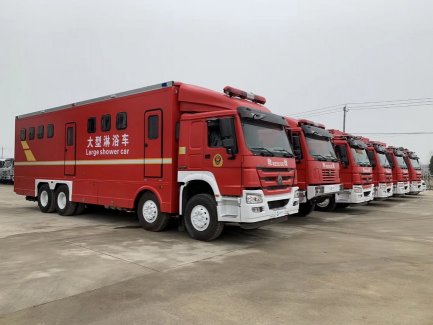 重汽六驅20人淋浴車